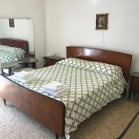 La Casa Della Signorina Semesterbostad Tripi